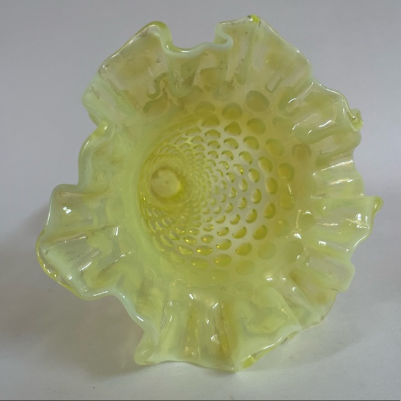 •Vintage Fenton Vase Topaz Yellow Hobnail Uranium Vase• - Picture 6 of 12